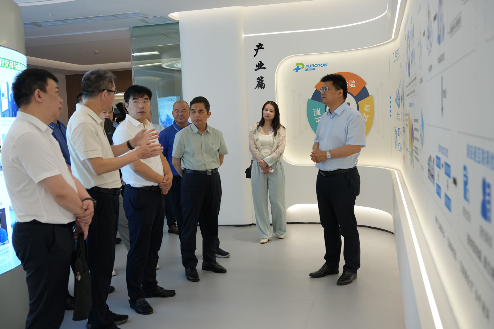 岳阳市副市长张世愚赴Z6尊龙凯时考察